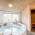 Lovely With Hot Tub, Sauna And Space For 8 People *