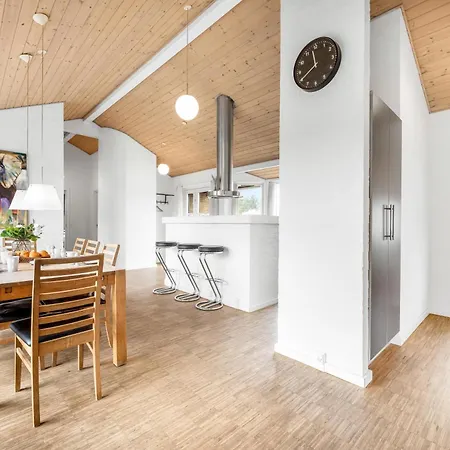 Feriehus Lovely With Hot Tub, Sauna And Space For 8 People