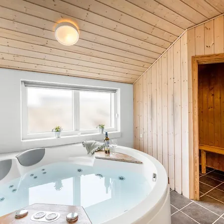 Lovely With Hot Tub, Sauna And Space For 8 People *