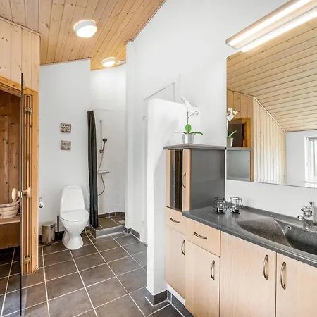 Lovely With Hot Tub, Sauna And Space For 8 People Feriehus
