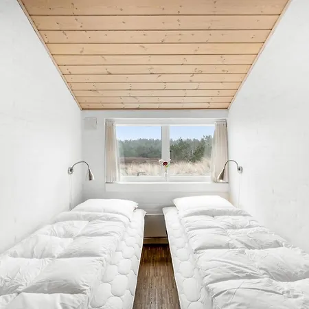 Lovely With Hot Tub, Sauna And Space For 8 People Feriehus