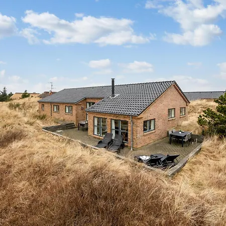 Lovely With Hot Tub, Sauna And Space For 8 People