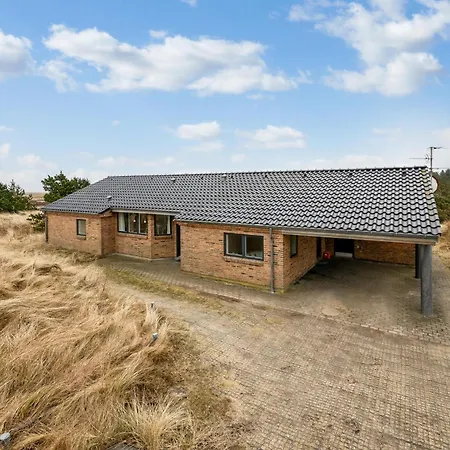 Lovely With Hot Tub, Sauna And Space For 8 People